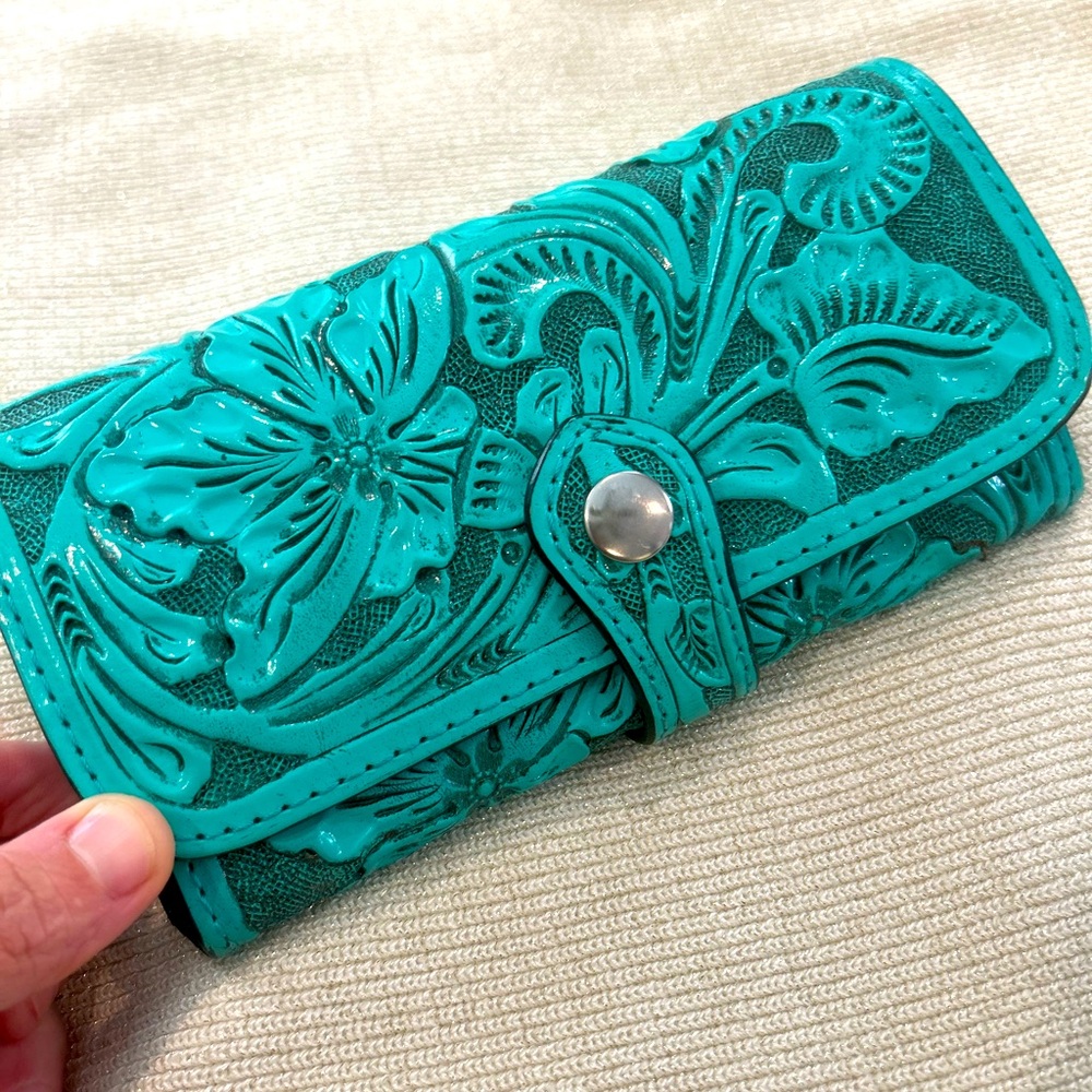NWT Origenes Leather Turquoise Wallet.
